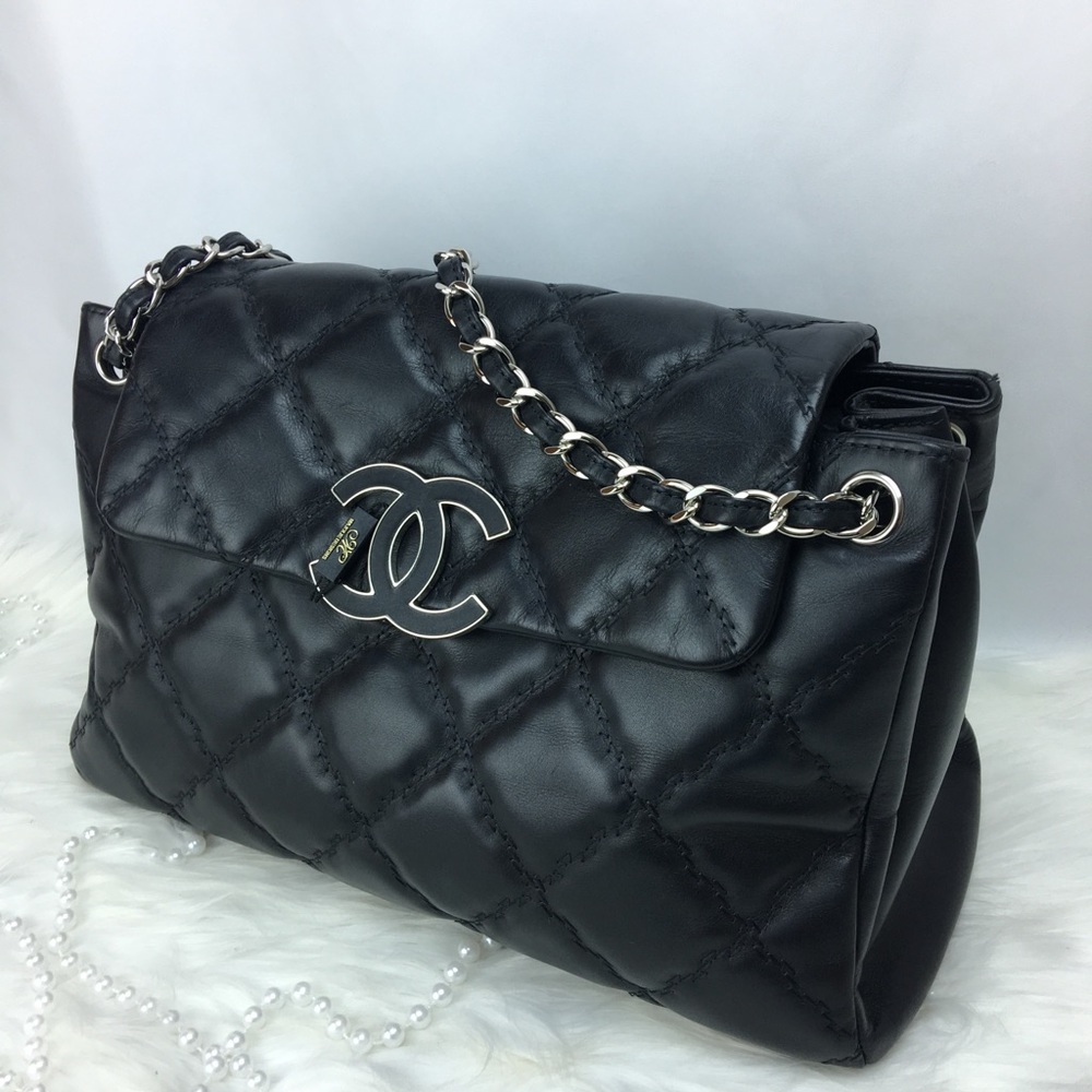 💯SOLD💯Chanel Black Diamond Quilted Lamb Leather - Picture 2 of 8
